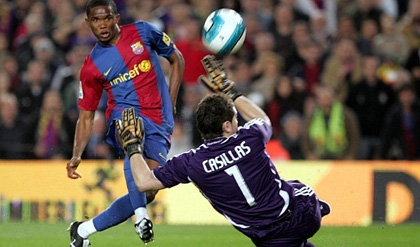 Thánh Iker sợ đối mặt với Samuel Eto'o hơn Lionel Messi